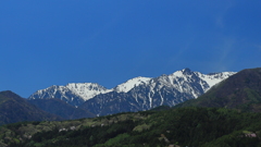 中央アルプス　残雪の峰々