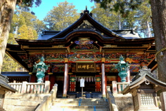極彩色に彩られた綺麗なお社だった