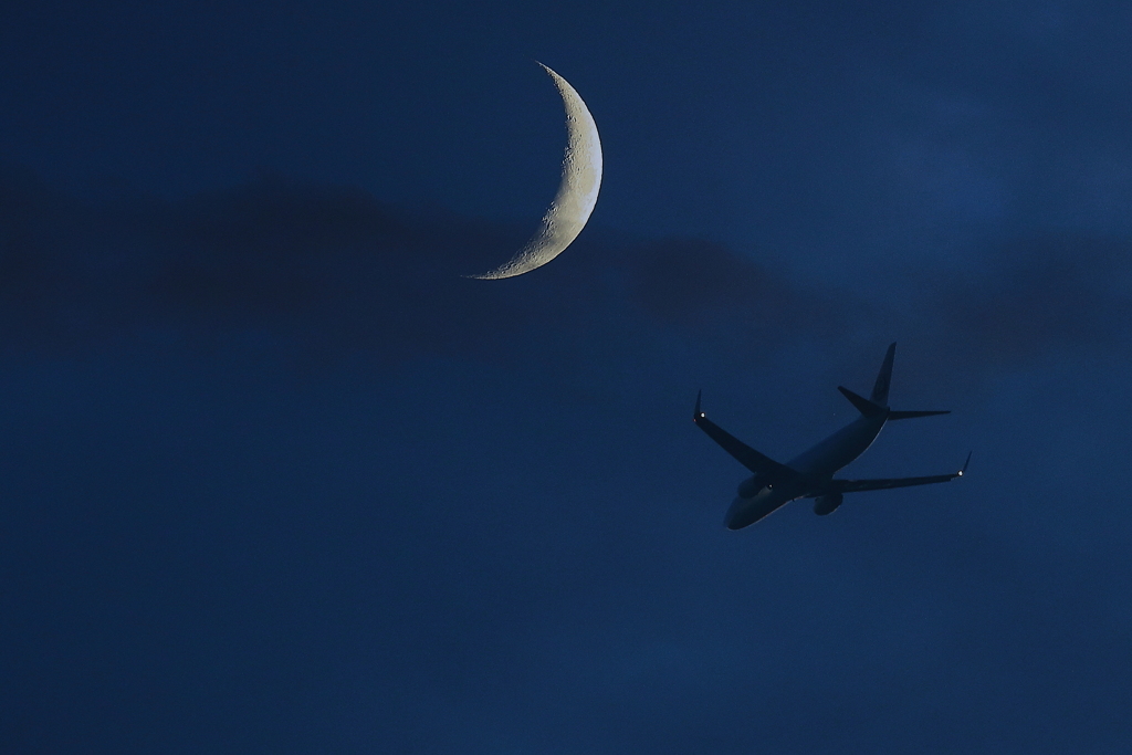 三日月　Ｓｕｎｓｅｔ　Ｆｌｉｇｈｔ