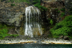 知床岬クルーズ　カムイワッカの滝