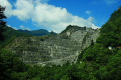 山は岩石でできている