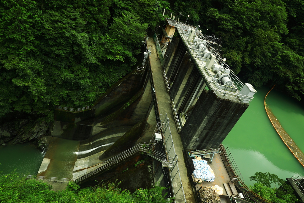 白丸調整池ダム