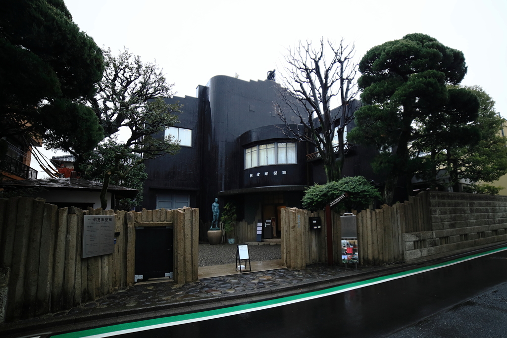 驚きの内部　　朝倉彫塑館