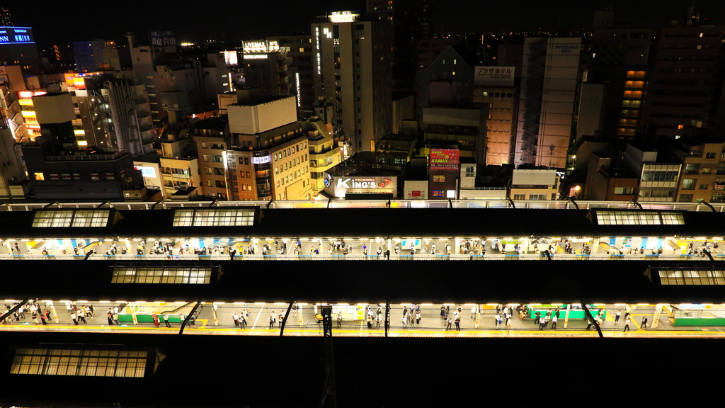 万感あふれる夜の　Ｐｌａｔｆｏｒｍ