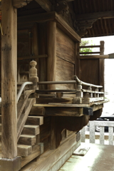 天神社本殿　右側面