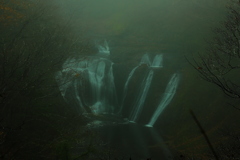 生瀬の滝　は　ガスってた