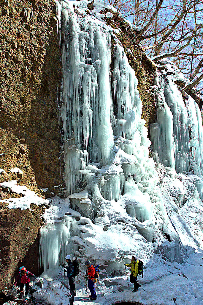 巨大氷柱　友知らず