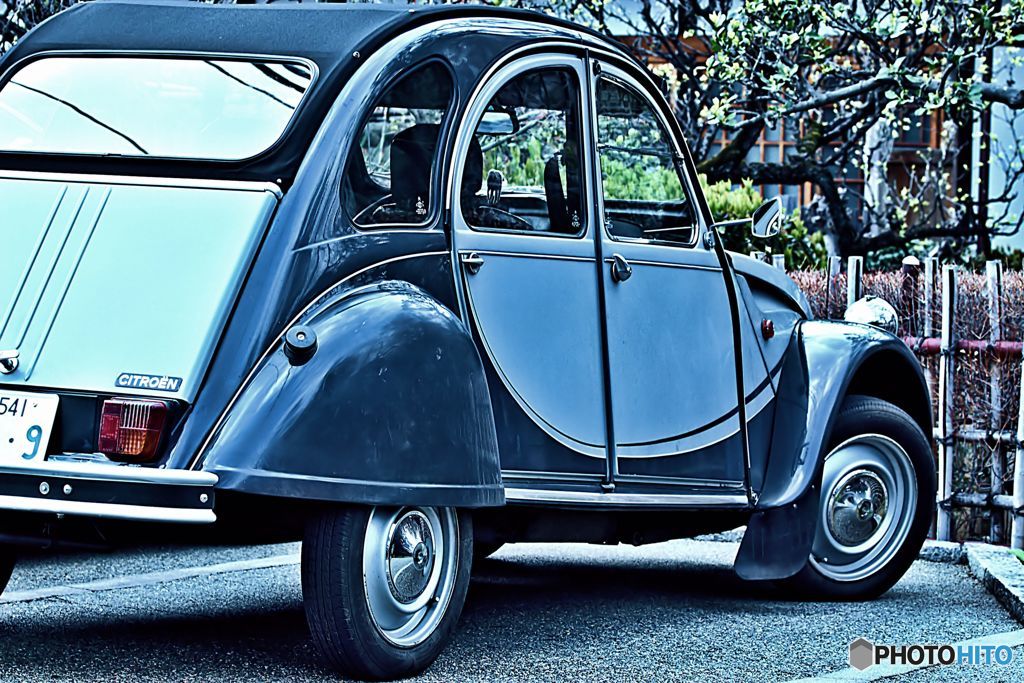 この車、何？　シトロエンは分かります。