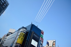 渋谷駅前ブルーインパルス