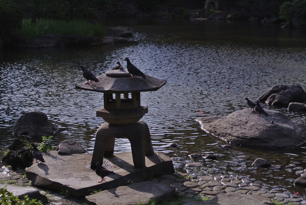 旧安田庭園の灯籠…