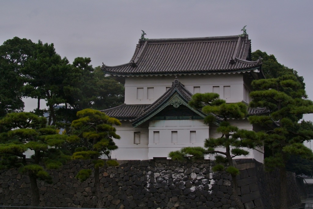 皇居・白壁の艪(やぐら)…