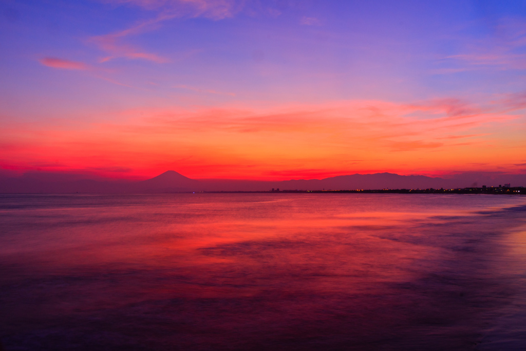 富士山と共に過ごす夕暮れ