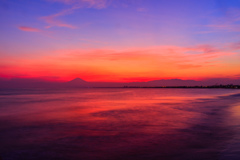 富士山と共に過ごす夕暮れ