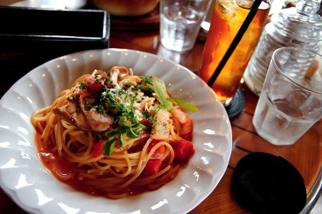 小エビとトマトソースのパスタ