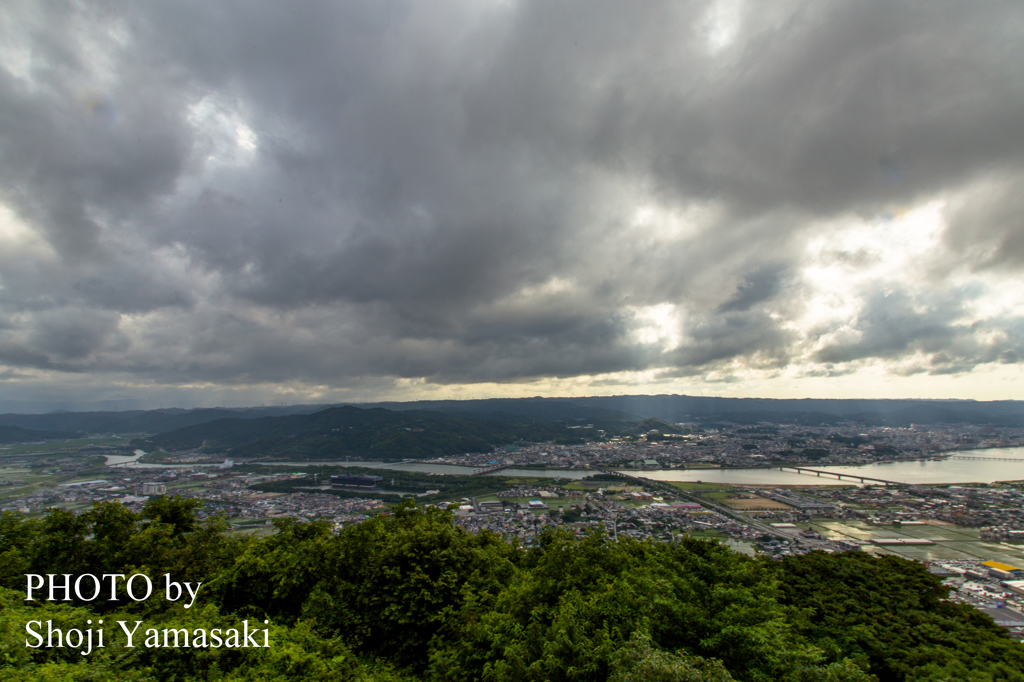 鏡山～通り雨が降る町～
