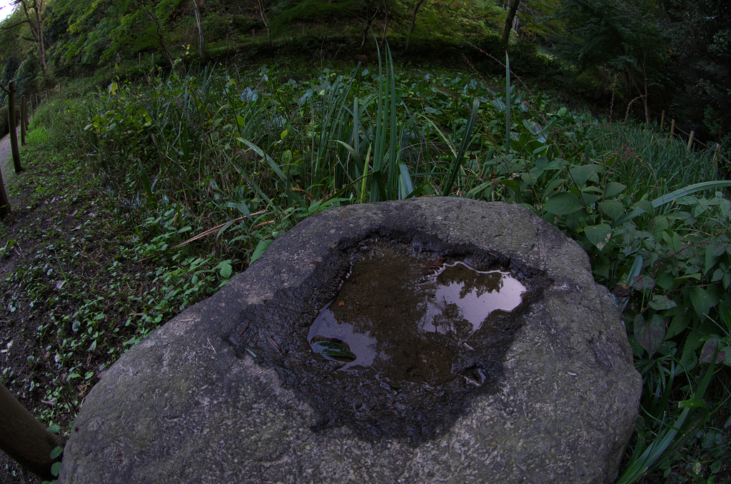 ギョガーンで岩の中の小さな池