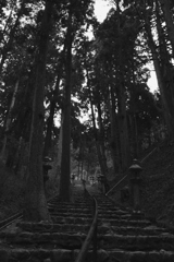 西塔へ向かう道