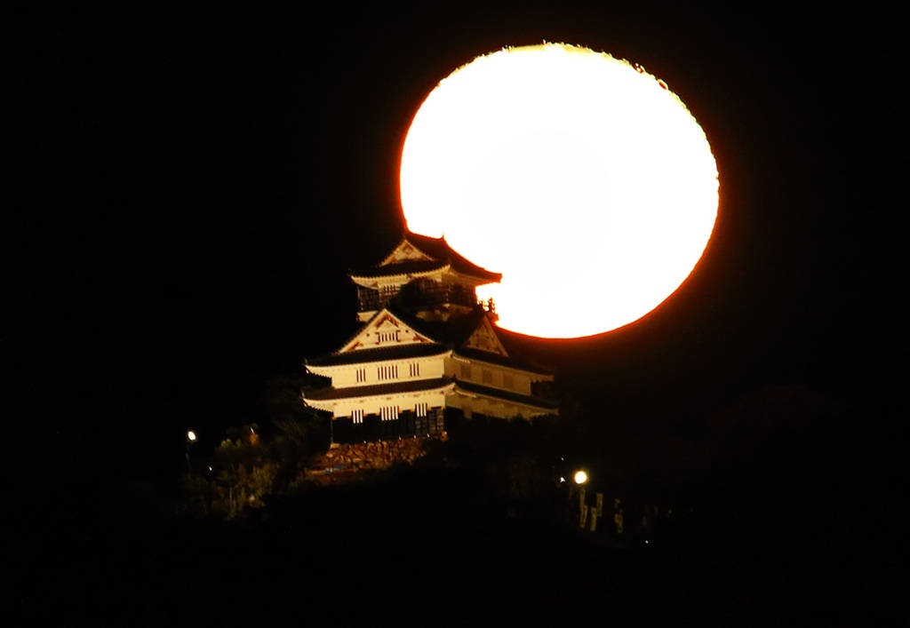 岐阜城と月