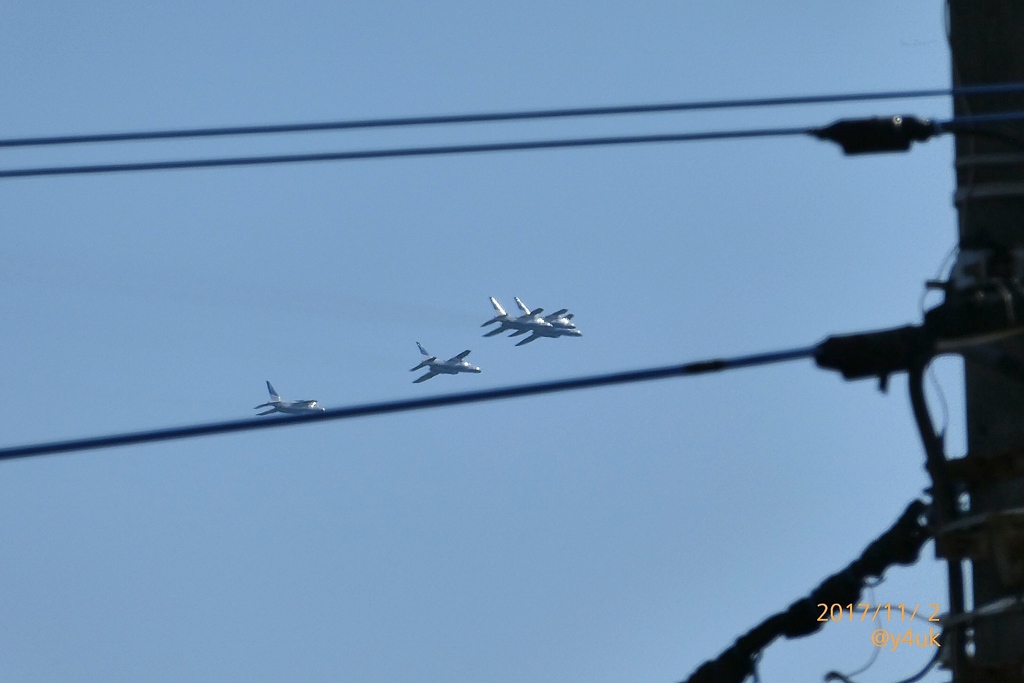 電線の向こうブルーインパルス〜Blue Sky, Blue Impulse〜予行