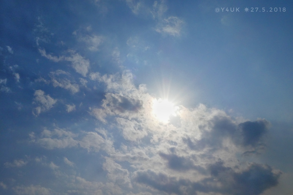 貴重だった今年5月の青空、雲〜blue sky “Under The Sun”