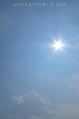7月末37℃14:35〜急な猛暑イキ立つ始まり太陽と雲(縦/絞り優先:TZ85)