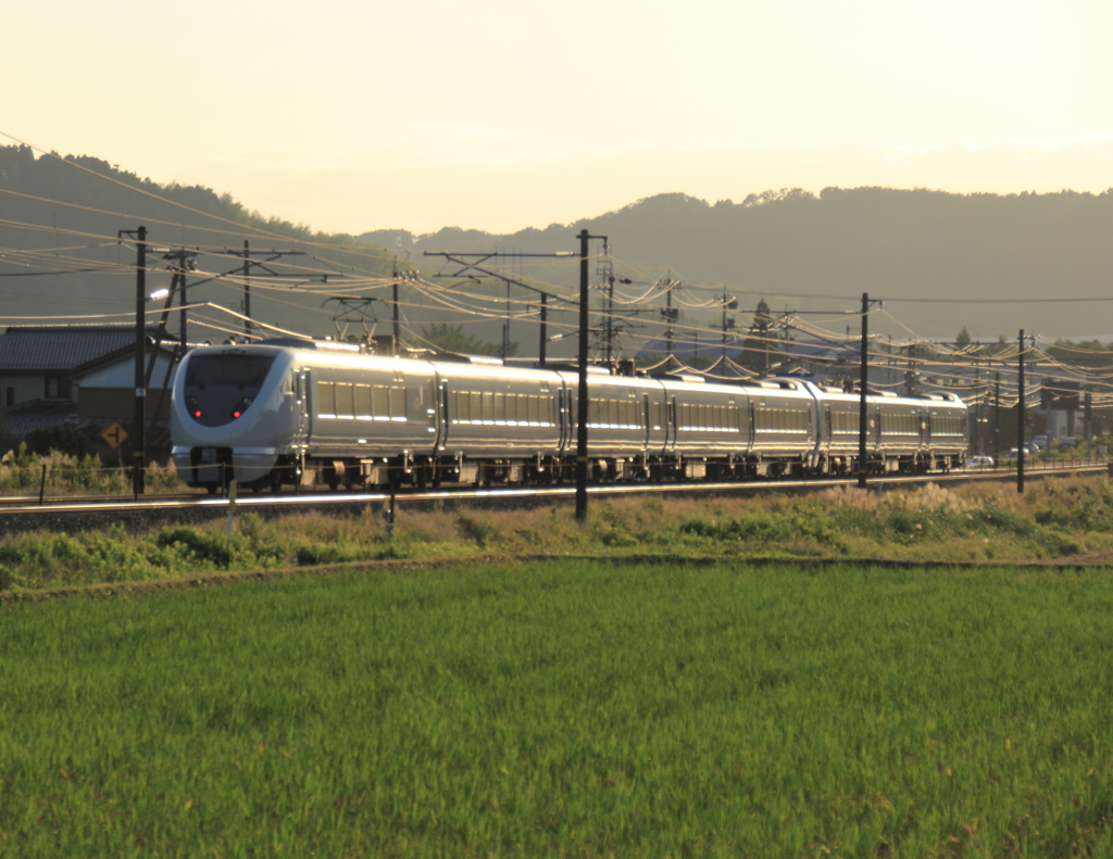 透き通る車体