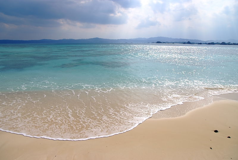 沖縄、光と海