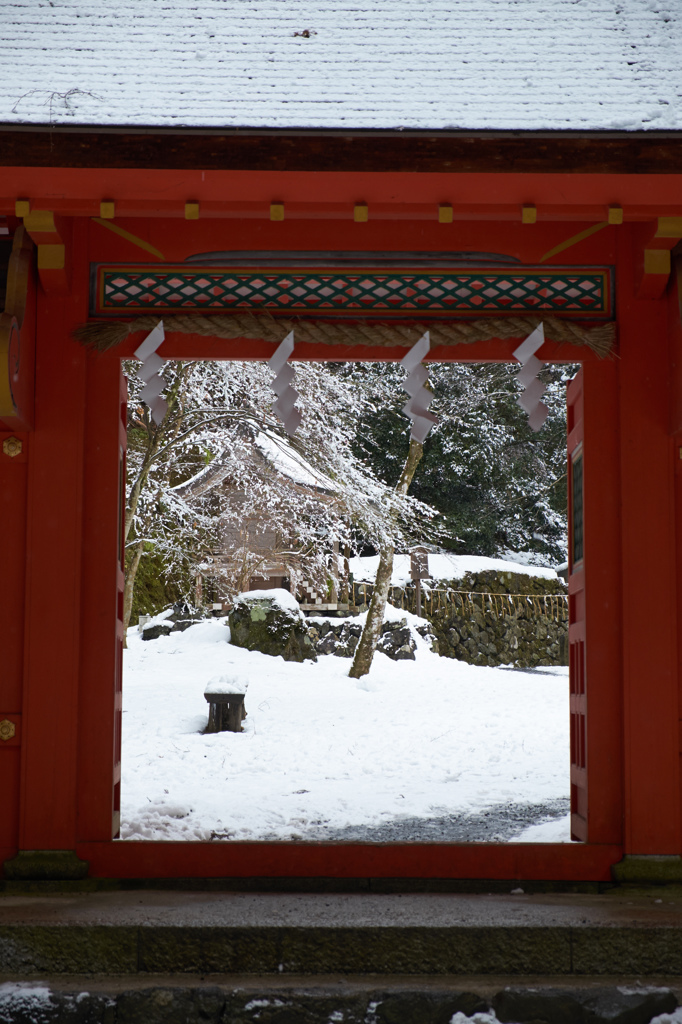 雪の貴船神社