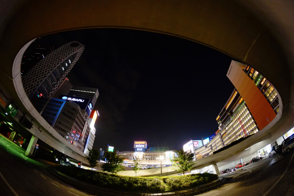 夜の駅前