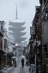 塔のある風景