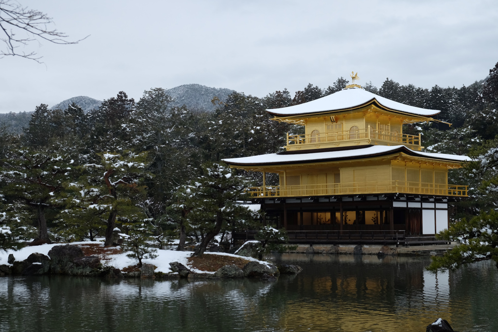雪の金閣寺