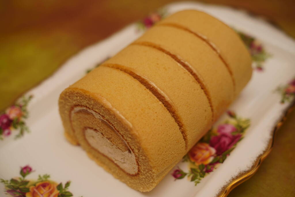 キャラメルづくしのロールケーキ