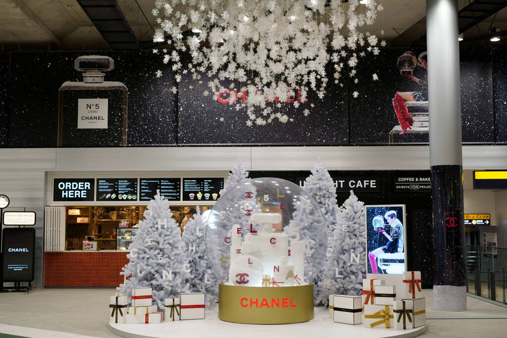 CHANEL HOLIDAY 2019 スノードーム