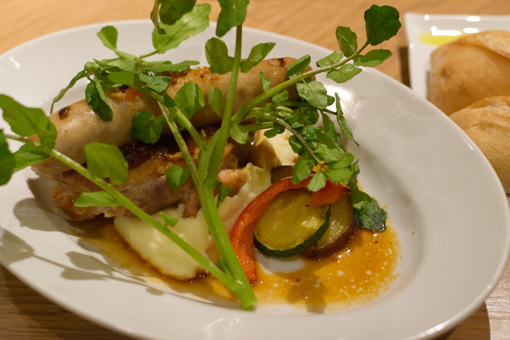 若鶏のグリルとフランクフルトのコンボ マッシュポテト マスタードソース