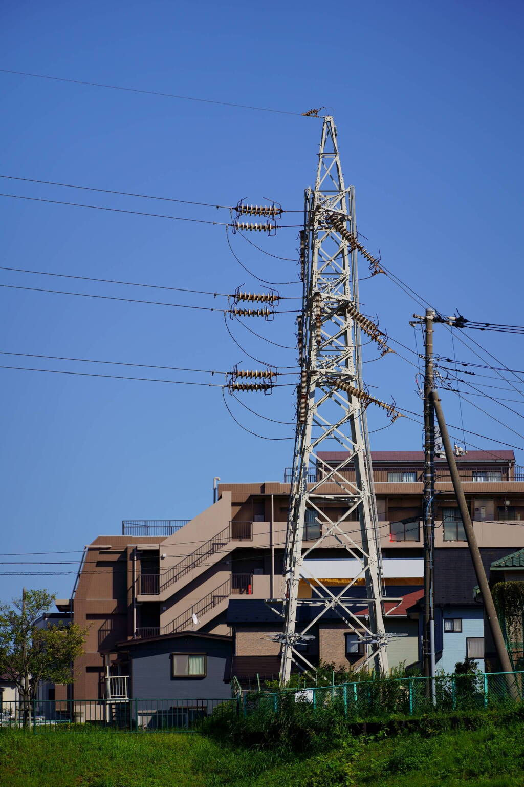 ちょっと小さい送電鉄塔