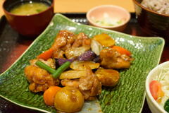 鶏と野菜の黒酢あん定食