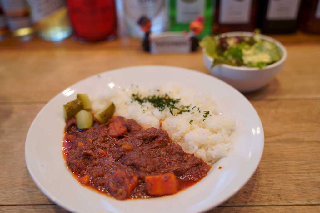 牛すじトマト煮込みライス