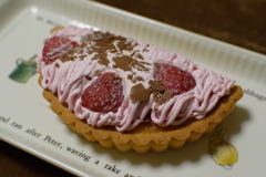 いちごクリームのハーフタルト