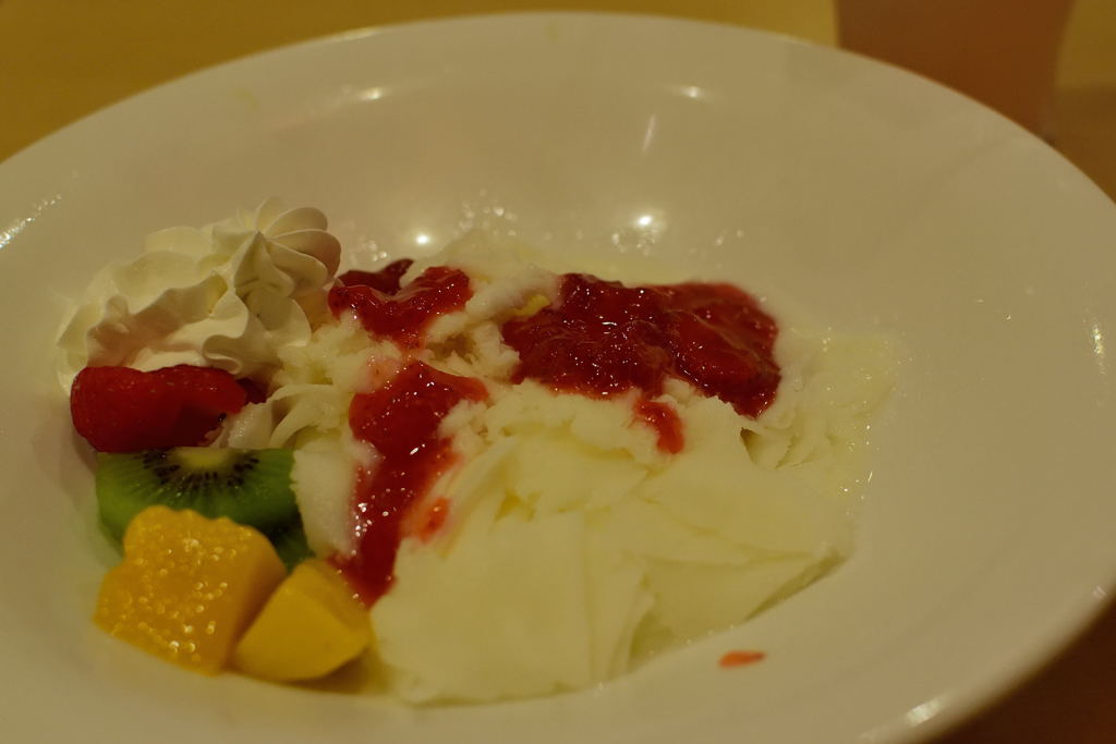 フラッフィースノーアイス　彩り果実