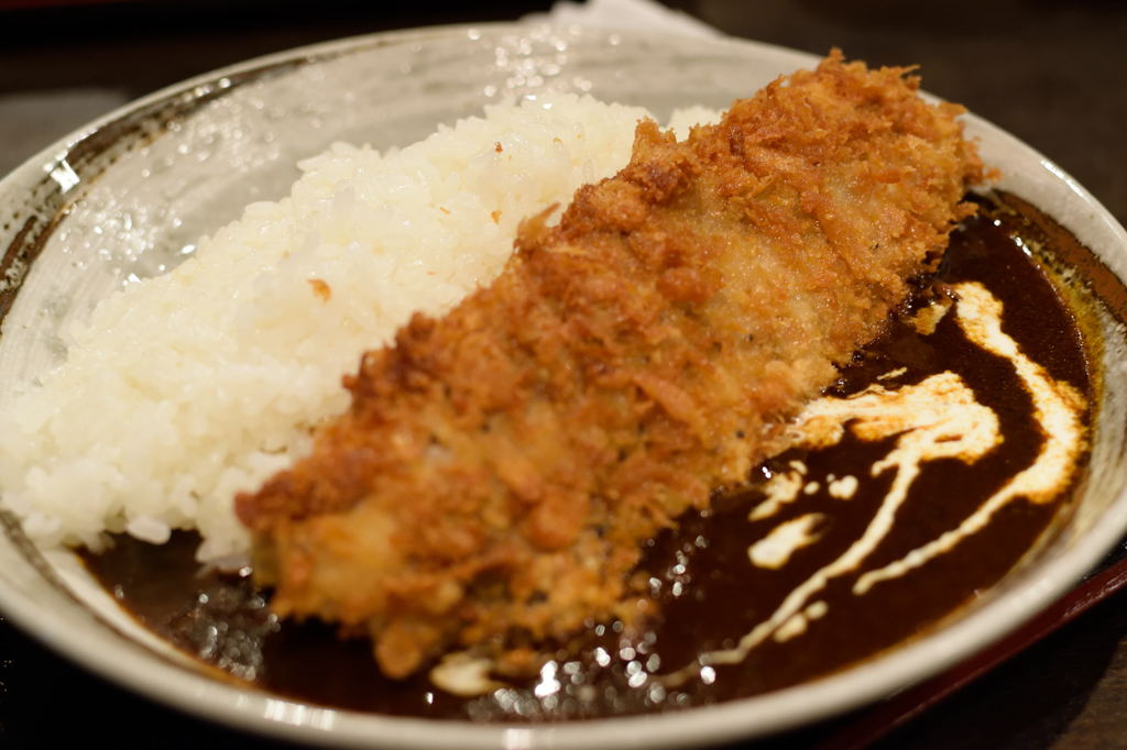 鮮まる　魚屋のカツカレー