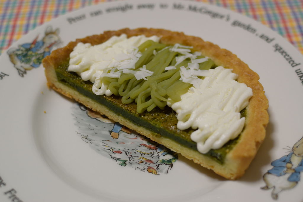 抹茶とホワイトチョコのハーフタルト