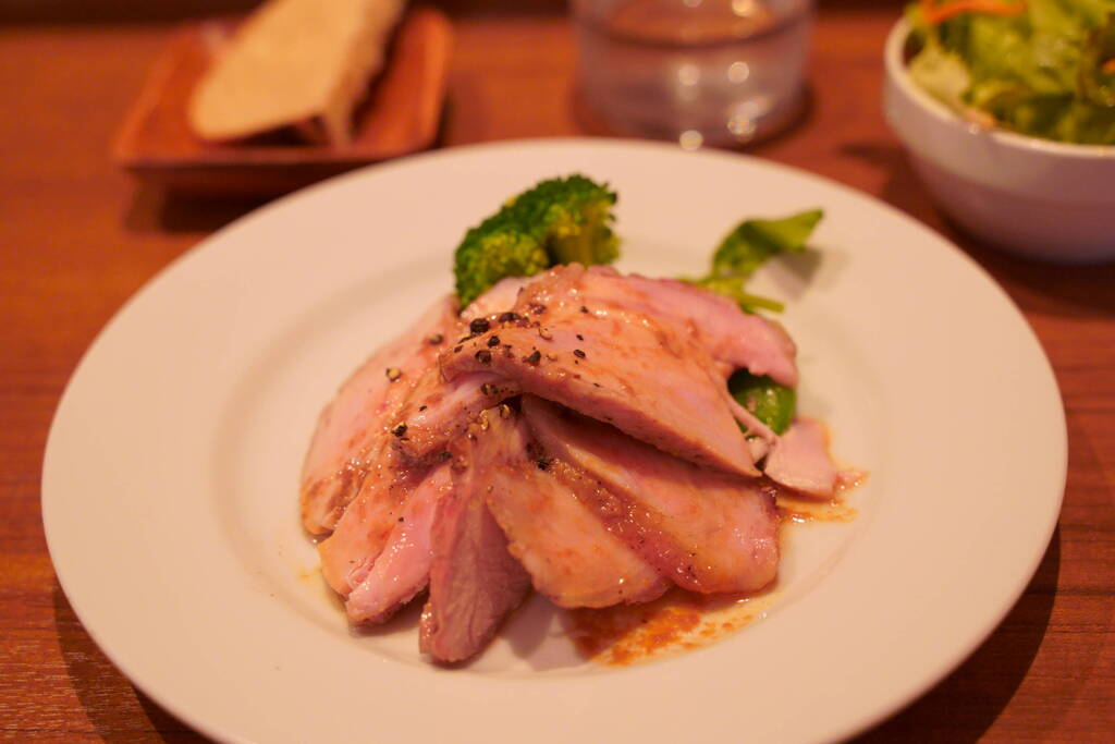 宮崎県まるみ豚モモ肉の黒胡椒ハチミツロースト
