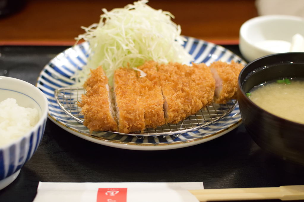 田　ロースかつ定食
