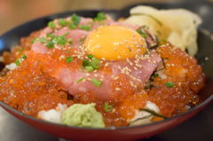 ランチ　ねぎとろ月見いくら丼