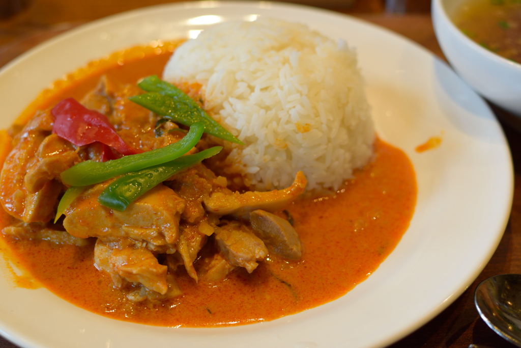 トリ肉のレッドココナッツカレー