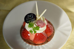 本日のケーキ　苺のタルト