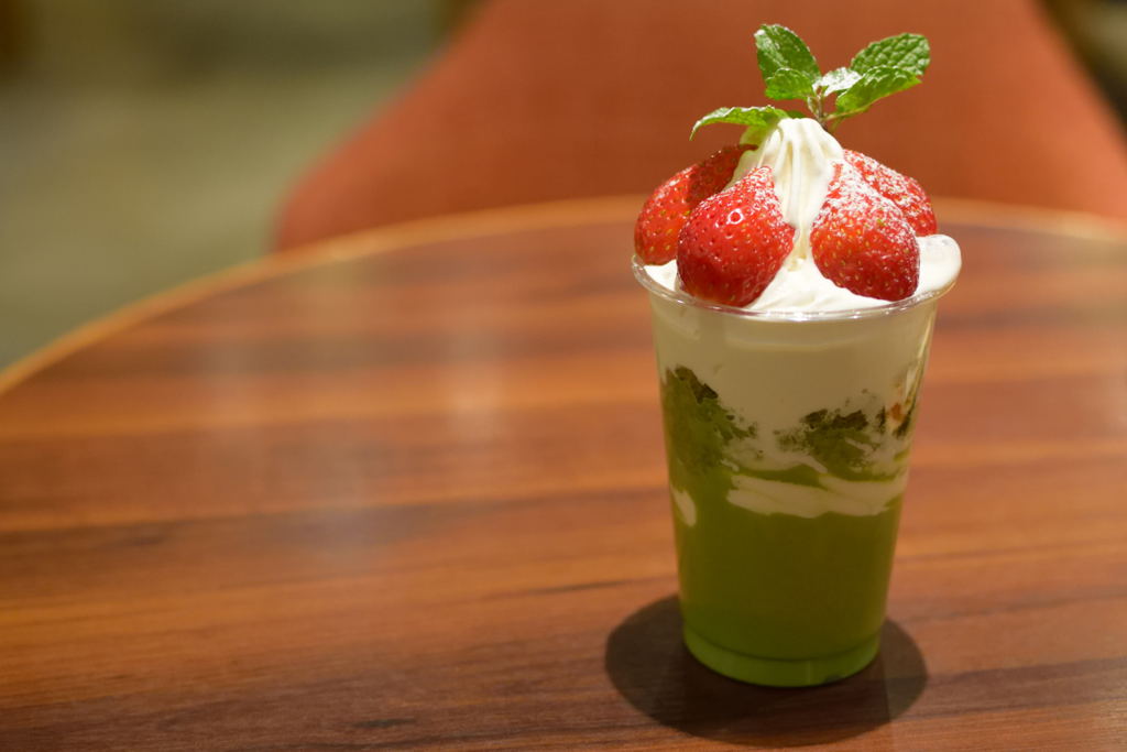 クレミアパフェ　ストロベリー＆抹茶