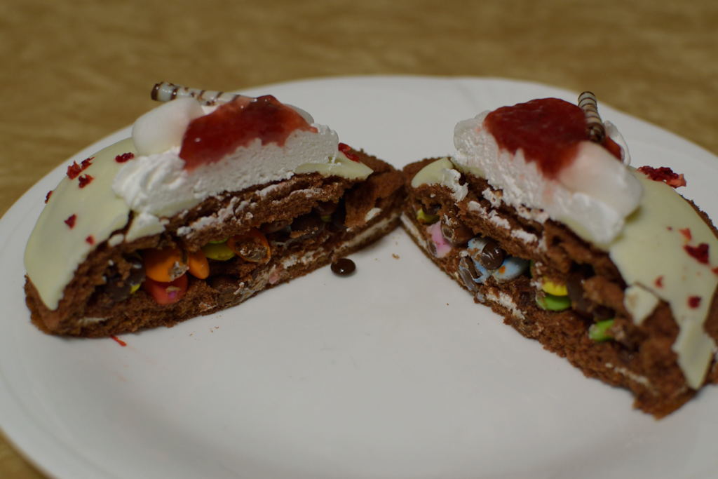 ピニャータケーキ　断面