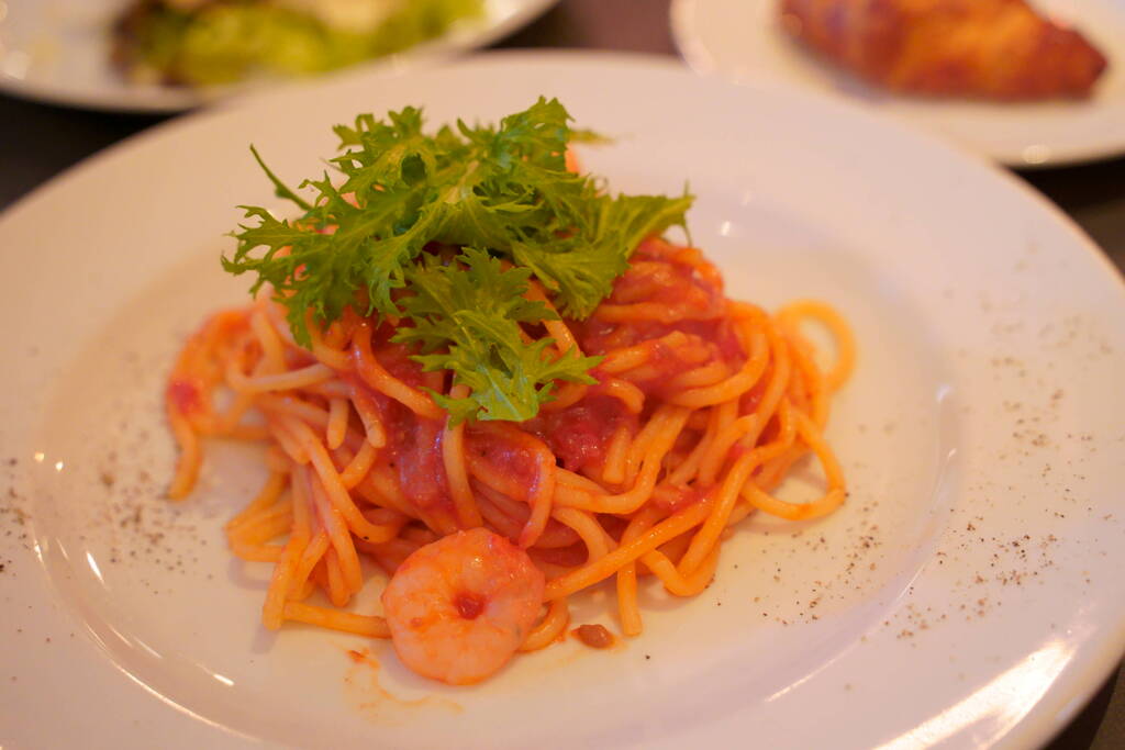 海老とわさび菜のアンチョビトマトソースパスタ