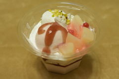 クリーミーピーチパフェ